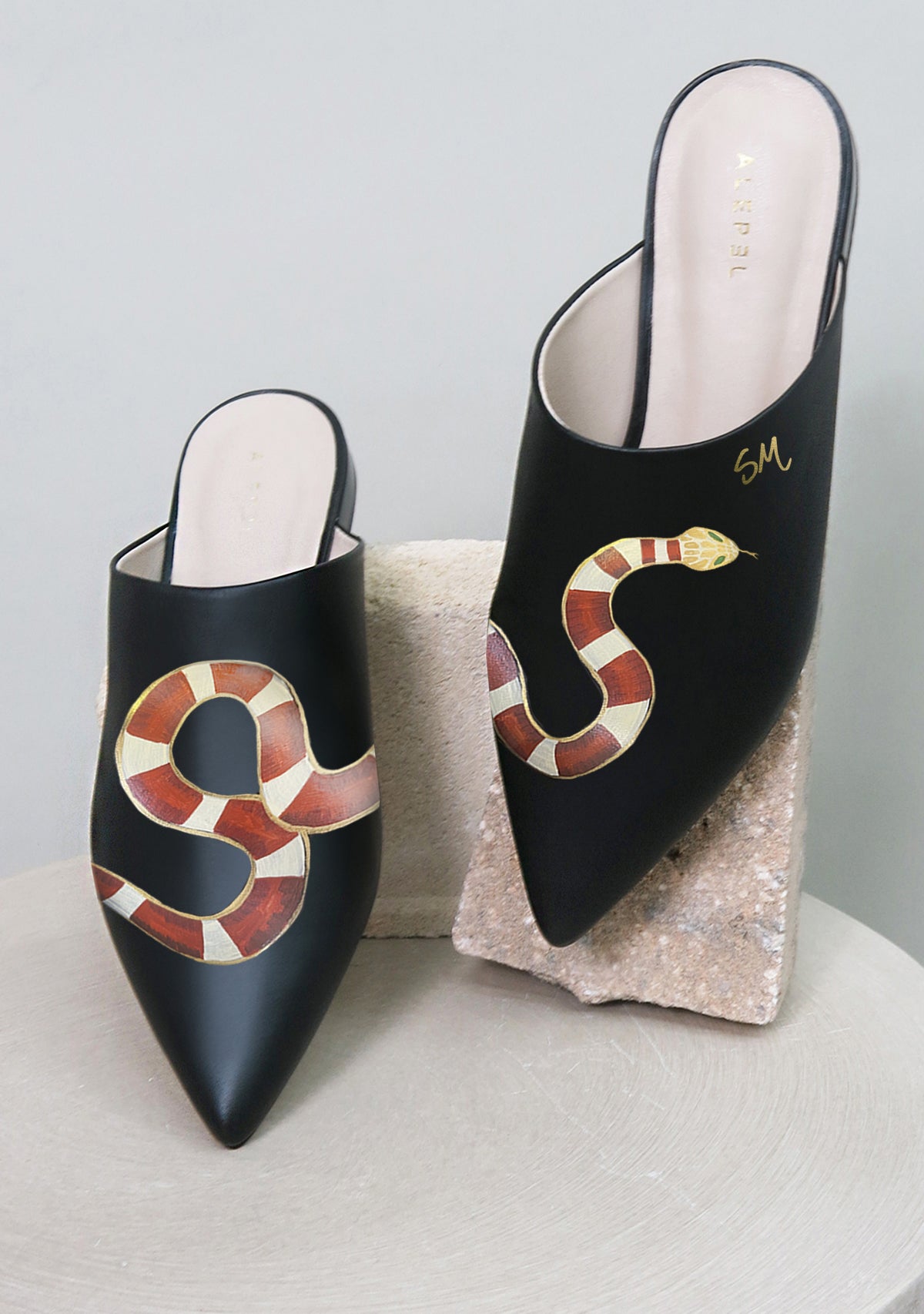Gold Snake Black Pointe