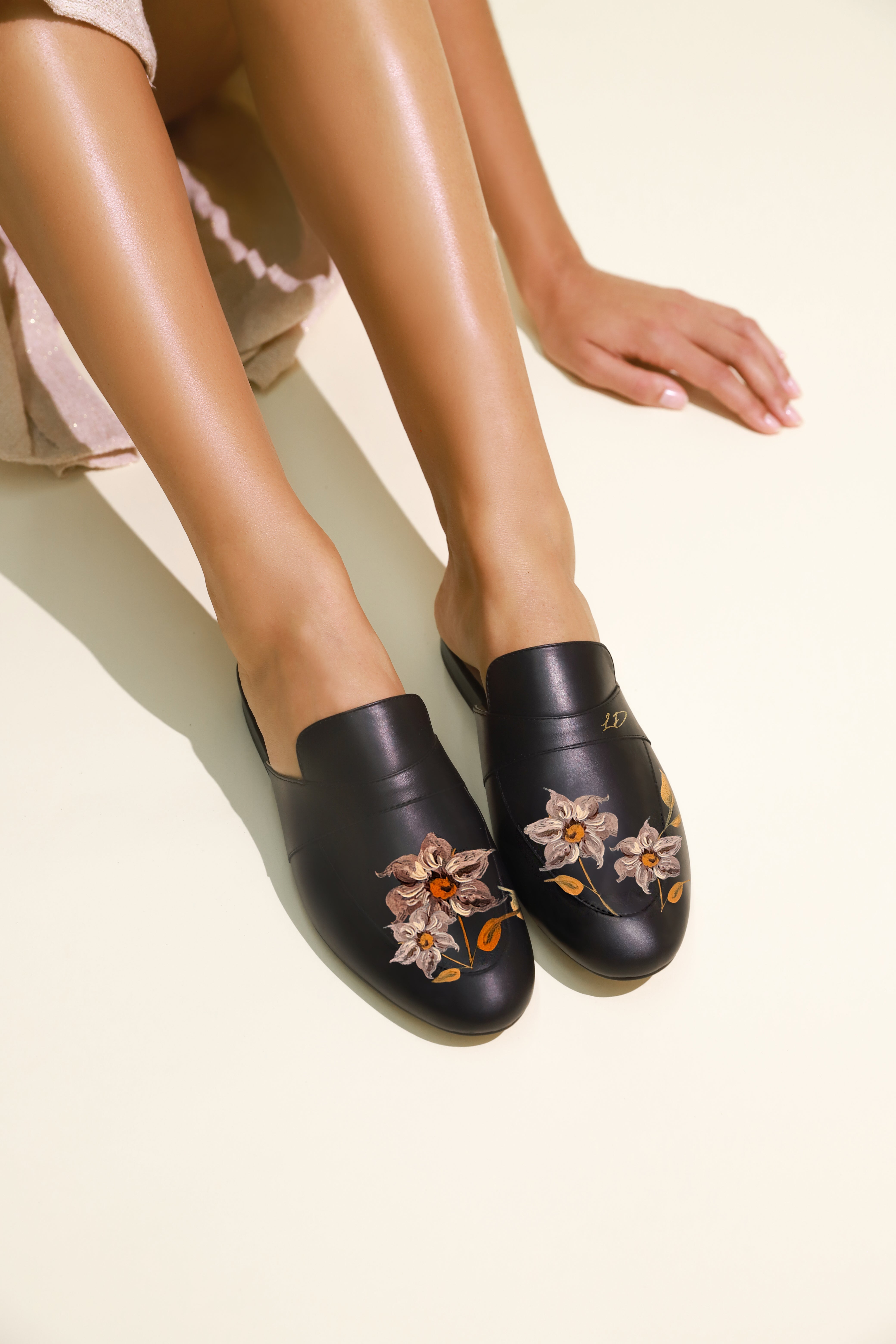 Caramel Florals Black Mule - ALEPEL