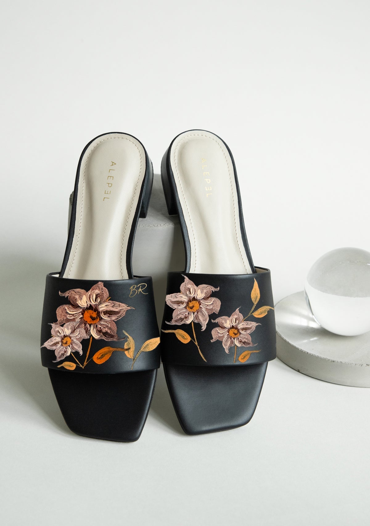 Caramel Florals Black Square - ALEPEL