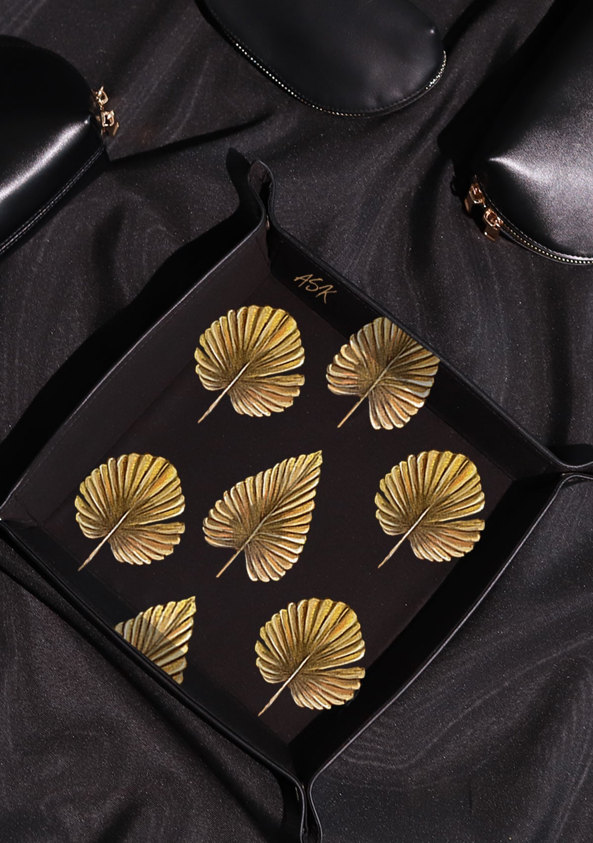 Pampa Leaves Black Tray - ALEPEL