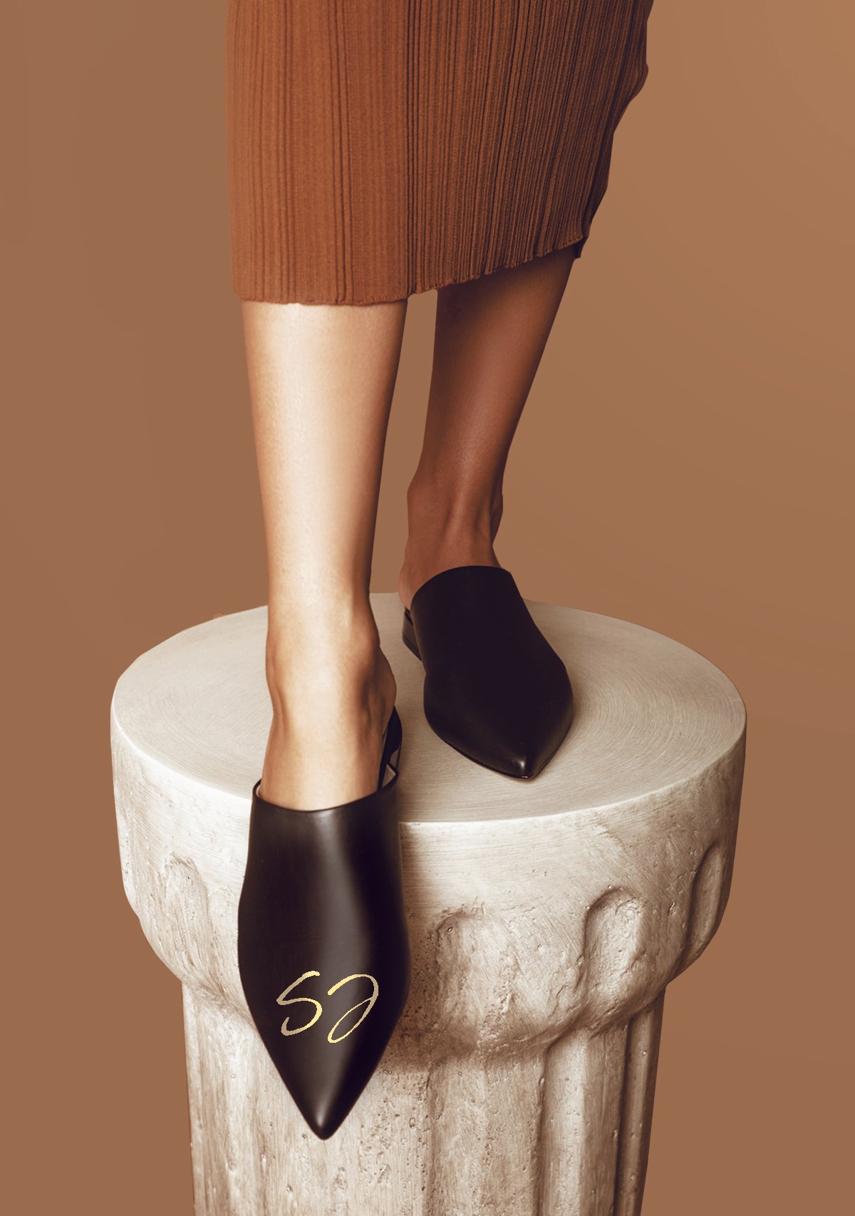 Monogram Black Pointe