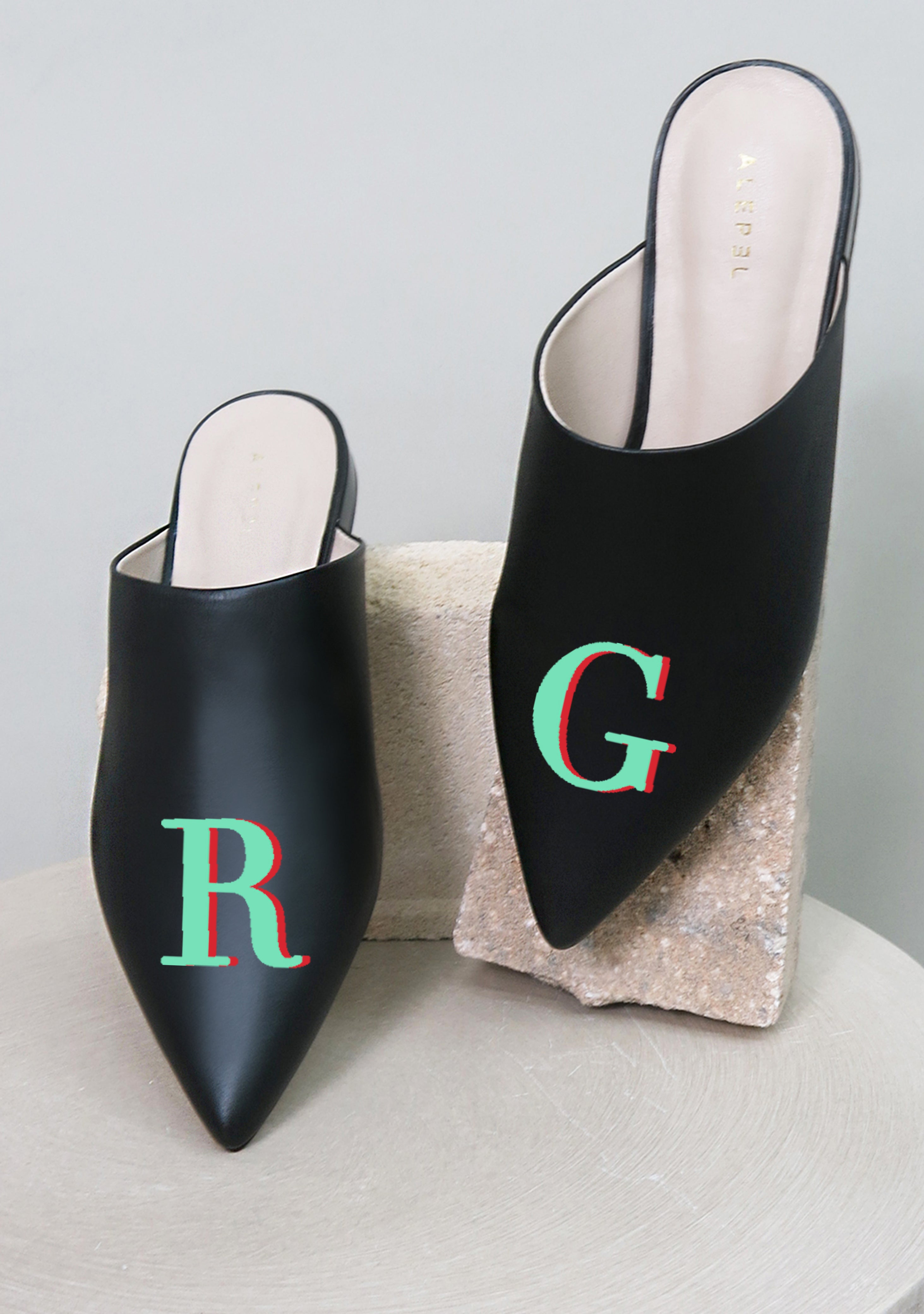 Monogram Black Pointe