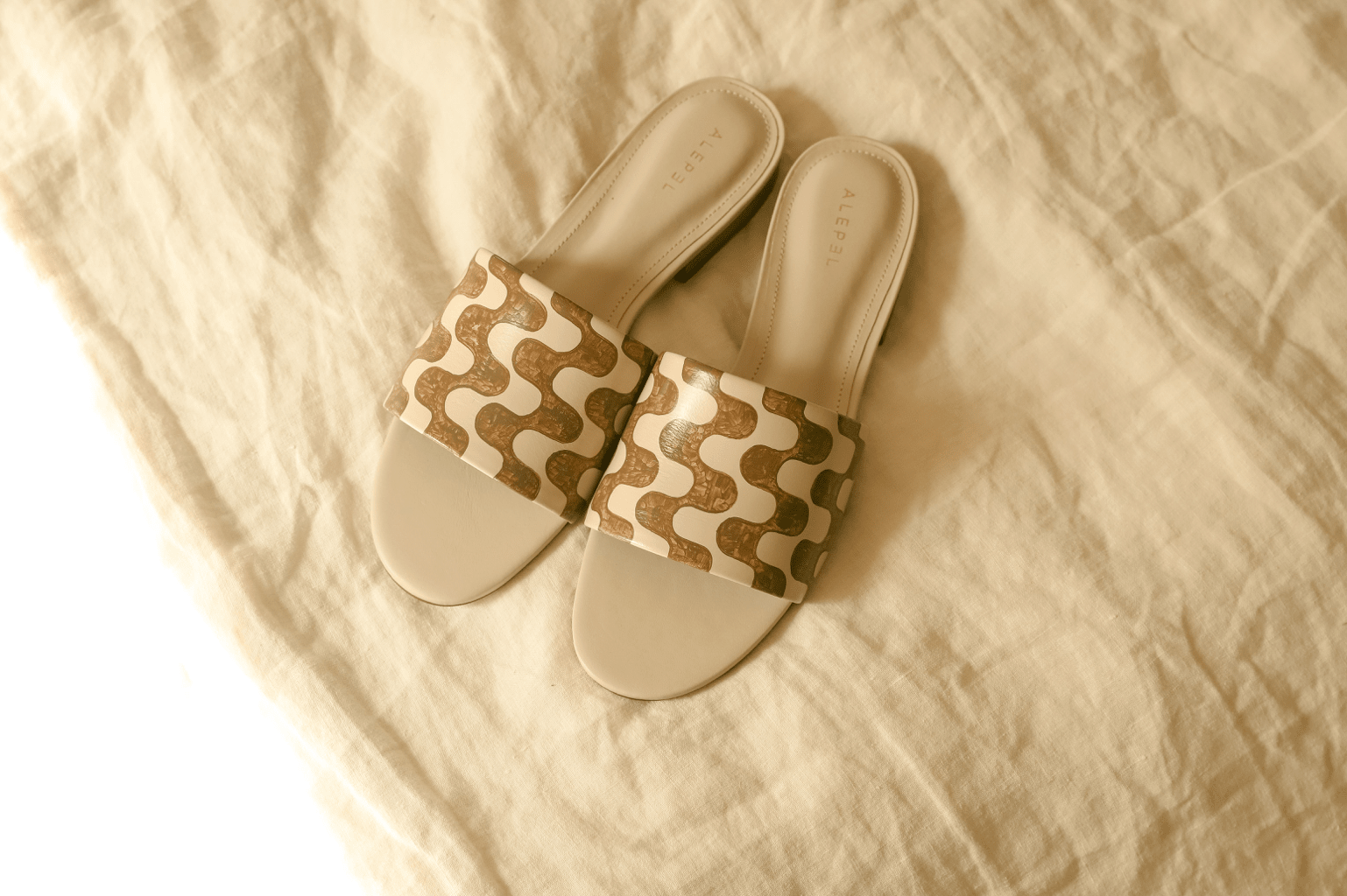 Warm Retro Beige Slide - ALEPEL