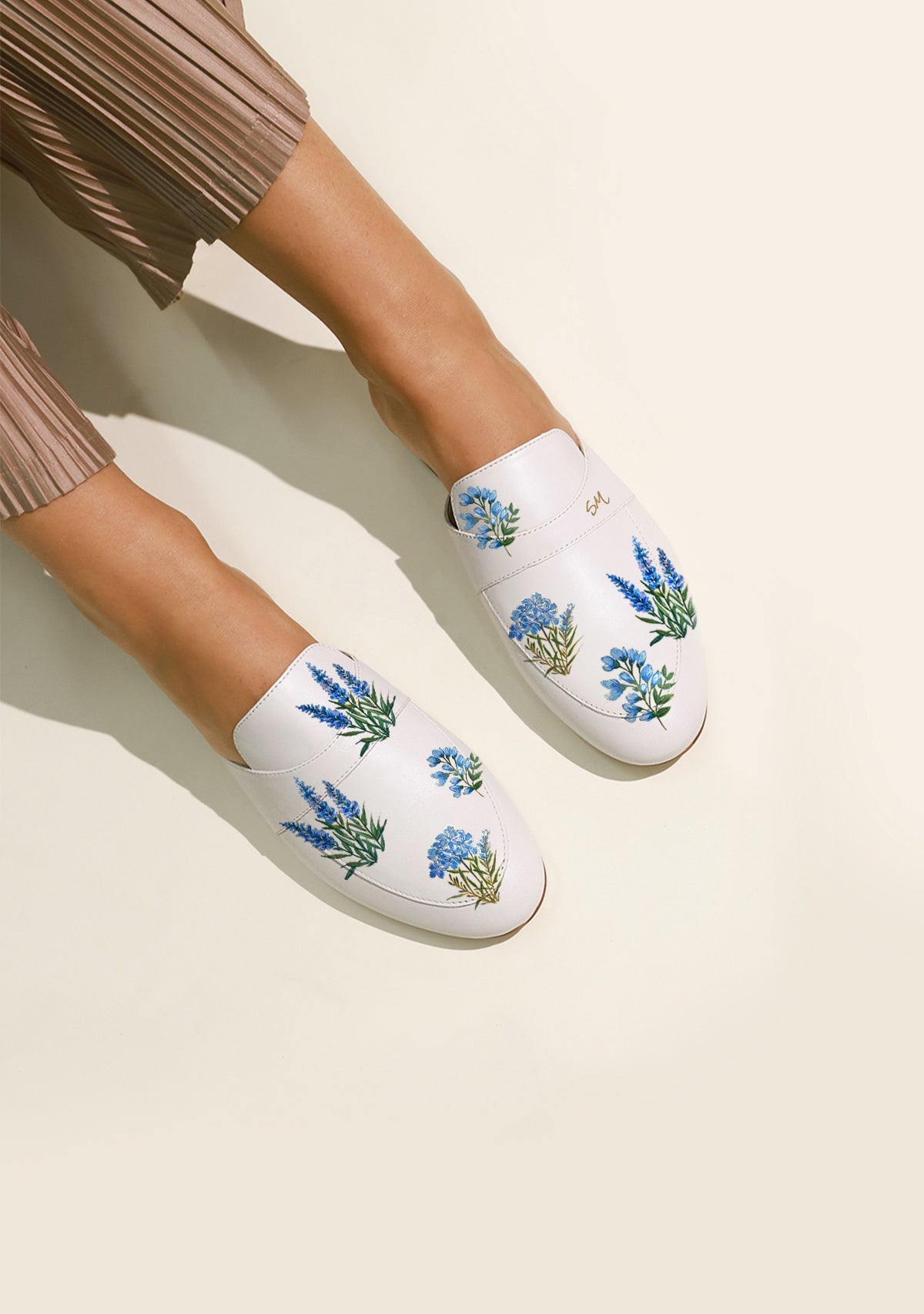 Blue Flowers White Mule - ALEPEL