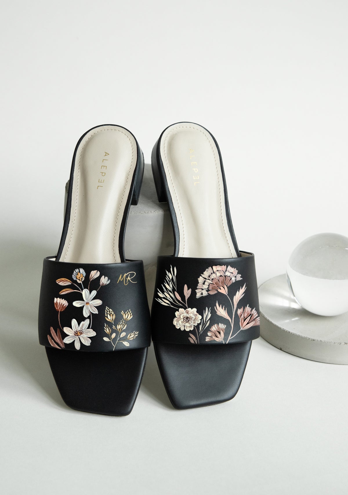 Mocha Mousse Black Square - ALEPEL