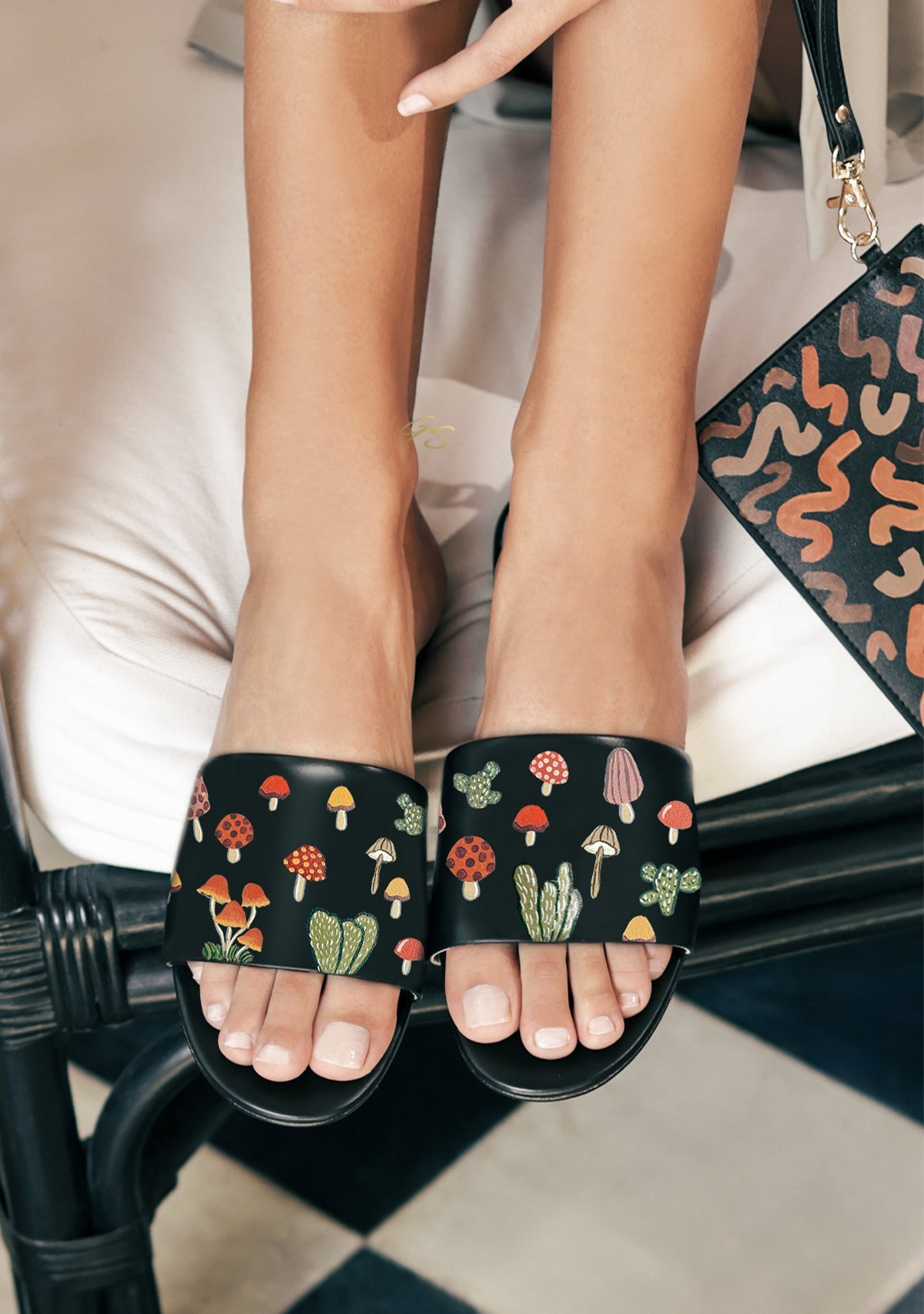 Mushroom Black Slide - ALEPEL