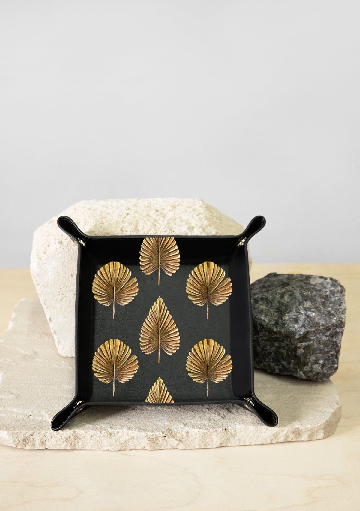 Pampa Leaves Black Tray - ALEPEL